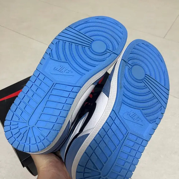 [BUNJANG] Jordan 1 Retro High OG University Blue Sneakers 270 / 조던 1 레트로 하이 OG 유니버시티 블루 270