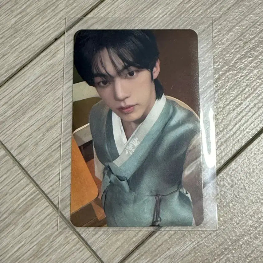 [BUNJANG] DKZ Dohyun Music Core MC Hanbok Photocard / 도훈 포카 도훈중심 음악중심 mc 한복포카