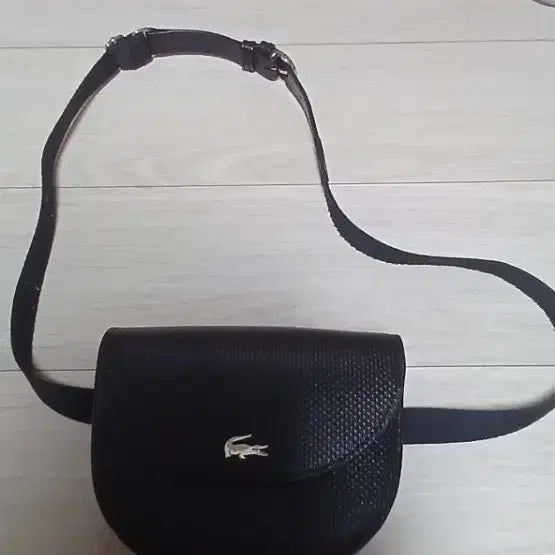 [BUNJANG] Lacoste Pique Leather Waist Bag / Crossbody Bag / 라코스테 피케 가죽 웨이스트백 또는 크로스바디 백