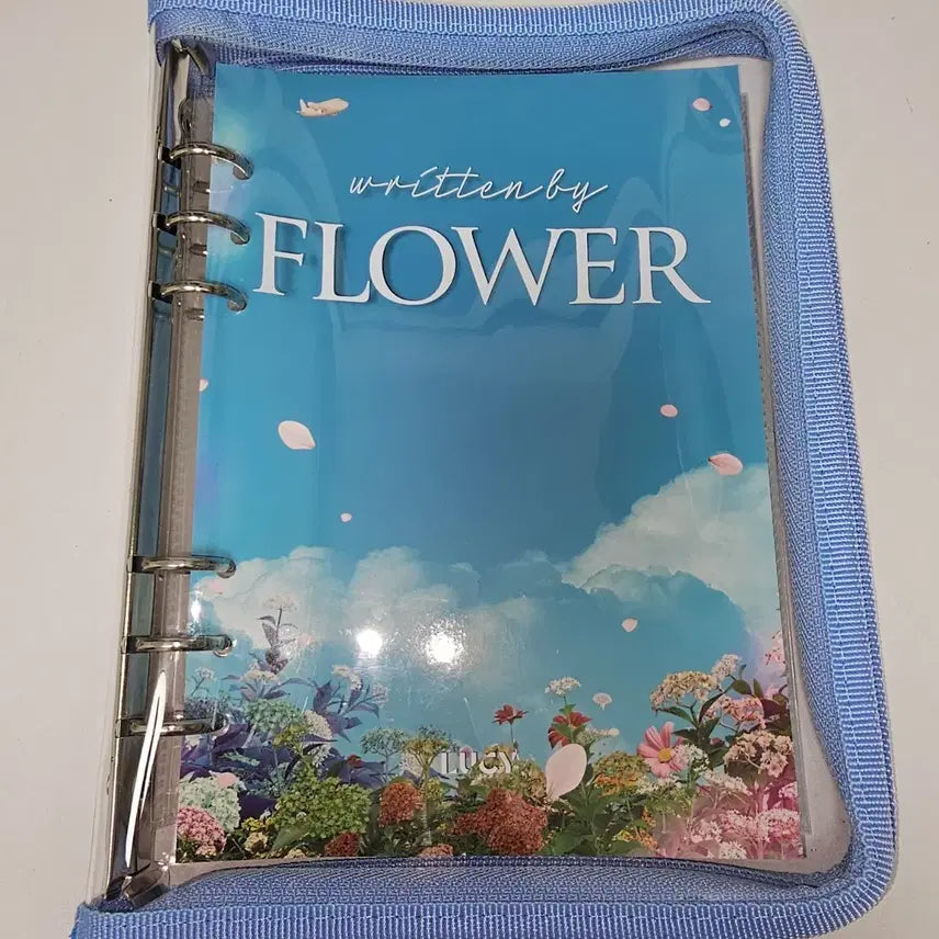 [BUNJANG] LUCY Flower Concert MD Binder + Photocard Bundle Set / LUCY 루시 플라워콘 엠디 바인더+포카 2세트