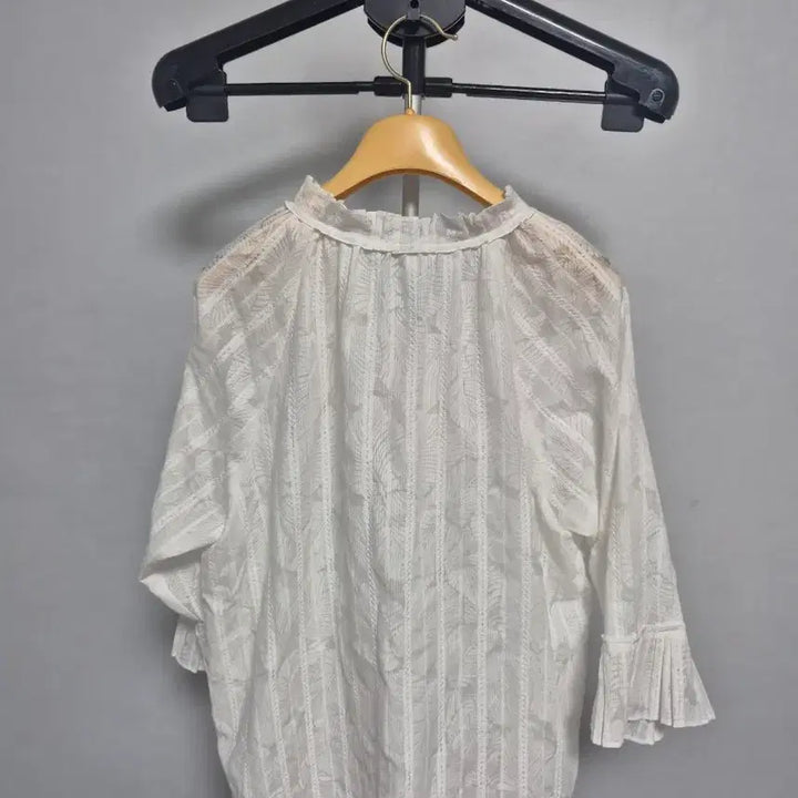 [BUNJANG] V By Olivia White Blouse / 브이바이올리비아 흰색 블라우스