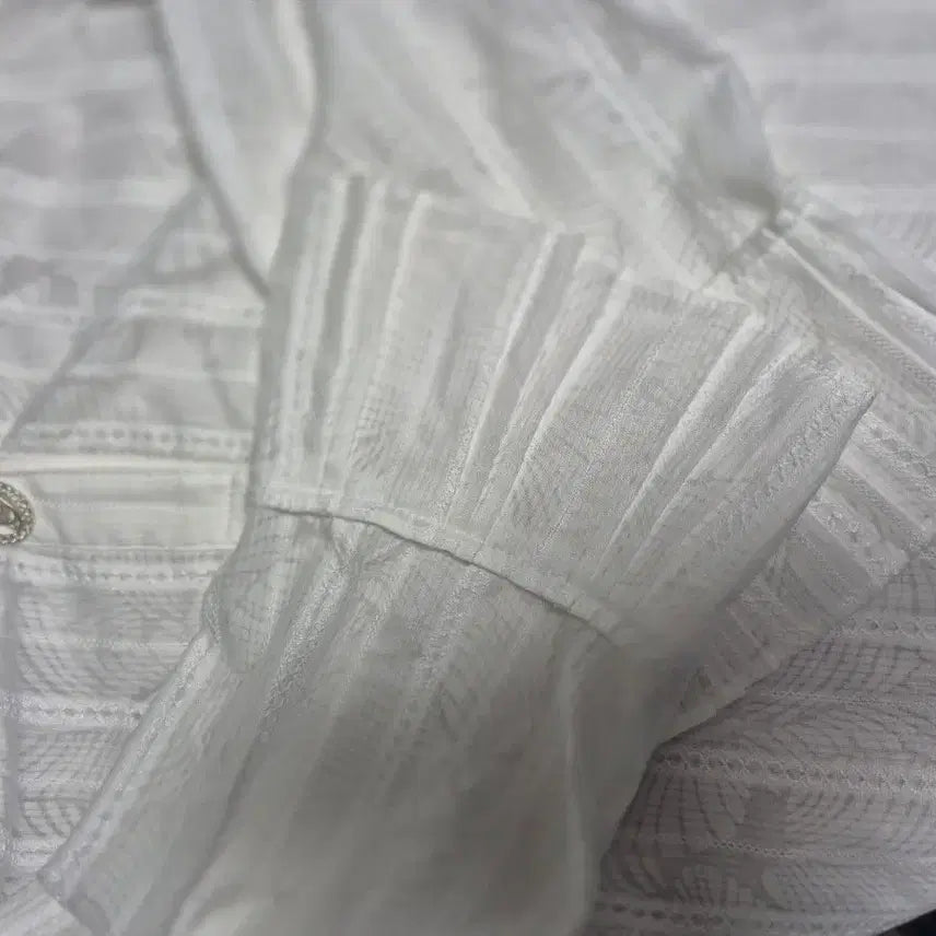 [BUNJANG] V By Olivia White Blouse / 브이바이올리비아 흰색 블라우스
