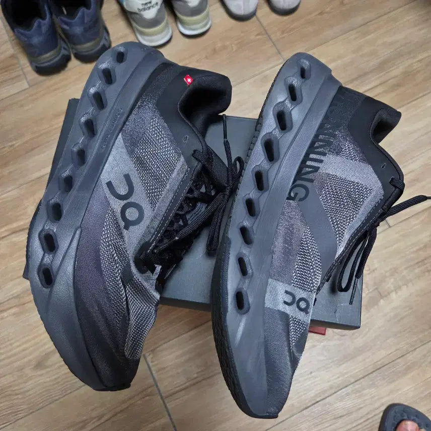 [BUNJANG] On Running Cloudsurfer Next Black Eclipse Sneakers / 260 온러닝 클라우드 서퍼 넥스트 블랙 이클립스