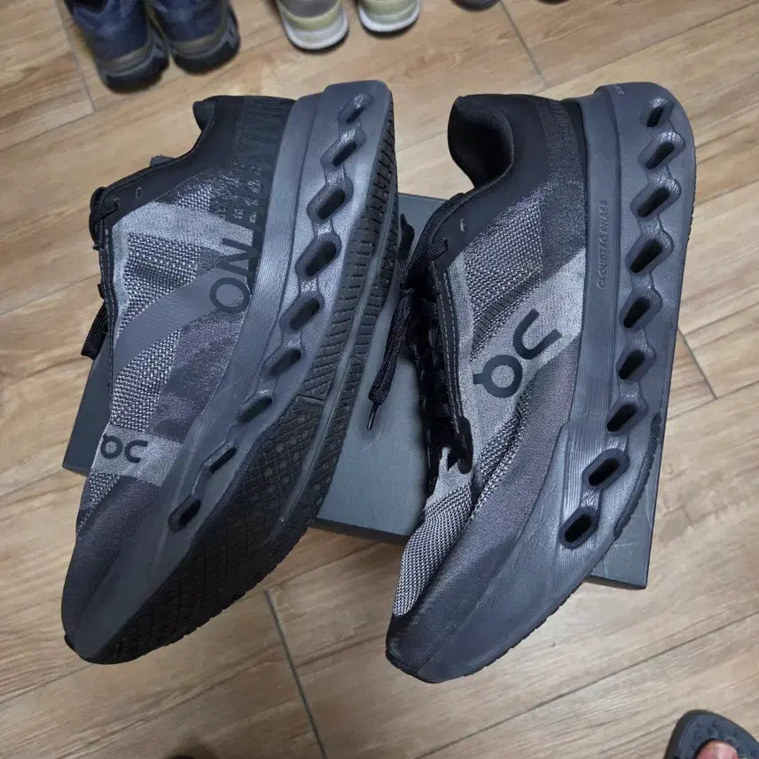 [BUNJANG] On Running Cloudsurfer Next Black Eclipse Sneakers / 260 온러닝 클라우드 서퍼 넥스트 블랙 이클립스