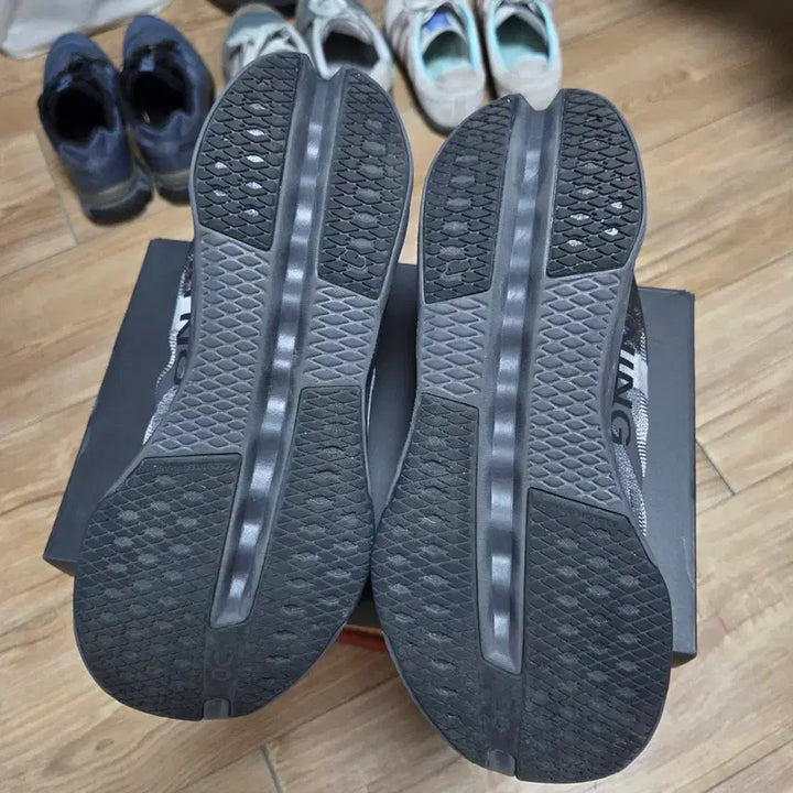 [BUNJANG] On Running Cloudsurfer Next Black Eclipse Sneakers / 260 온러닝 클라우드 서퍼 넥스트 블랙 이클립스