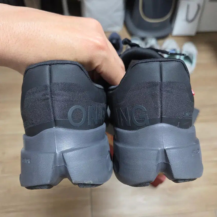 [BUNJANG] On Running Cloudsurfer Next Black Eclipse Sneakers / 260 온러닝 클라우드 서퍼 넥스트 블랙 이클립스