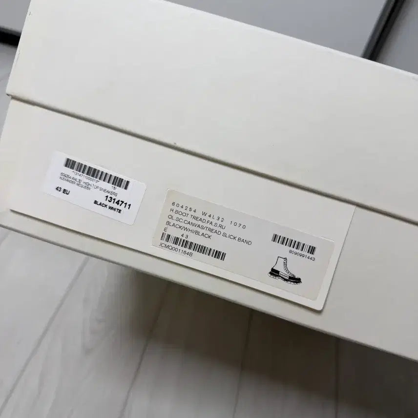 [BUNJANG] 정품 알렉산더맥퀸 슬릭 트레드 레이스업 하이탑 부츠 EU 43사이즈 / 정품 알렉산더맥퀸 슬릭 트레드 레이스업 하이탑 부츠 EU 43사이즈