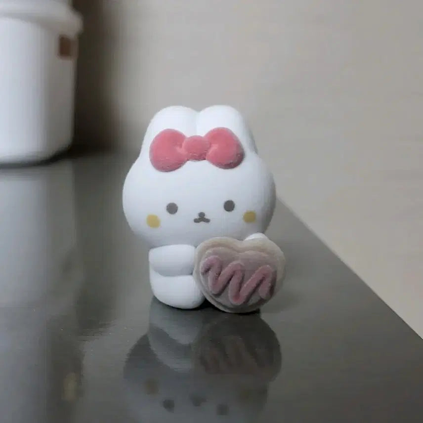 [SOLD OUT] 스튜디오하늘&amp;산리오 콜라보 토끼 플로피 피규어