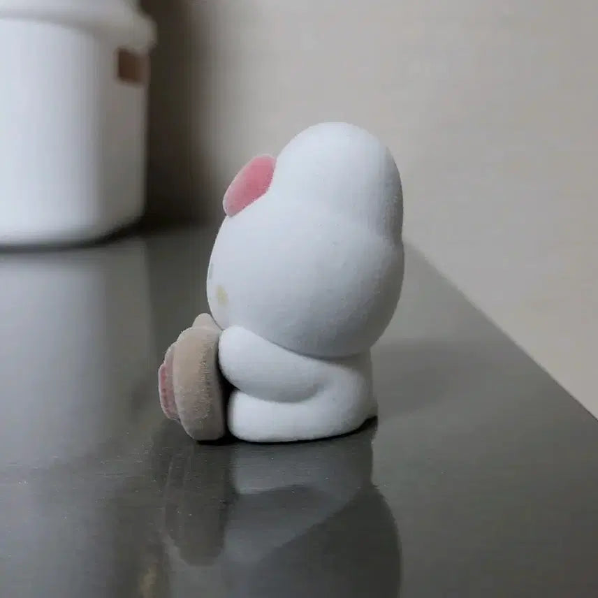 [SOLD OUT] 스튜디오하늘&amp;산리오 콜라보 토끼 플로피 피규어