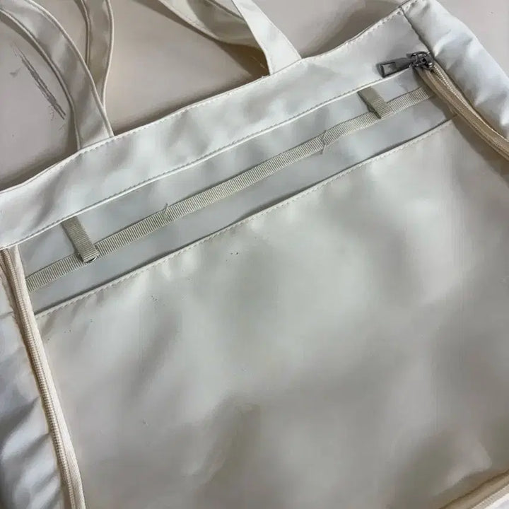 [SOLD OUT] 화이트 이타백 a4팔아요