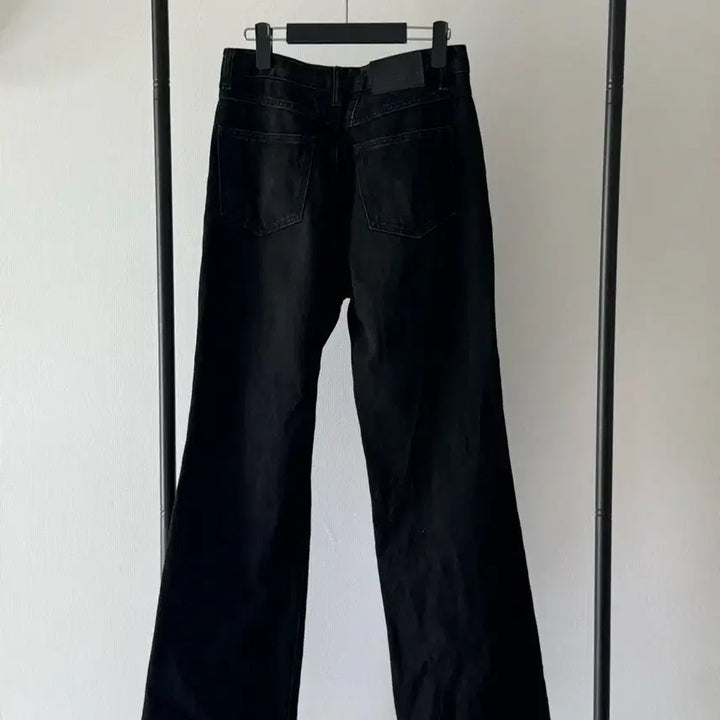 [BUNJANG] Marithe 2024 Slim Fit Bootcut Denim Pants Black / 마리떼 marithe 2024 슬림핏 부츠컷 데님 팬츠 블랙 28