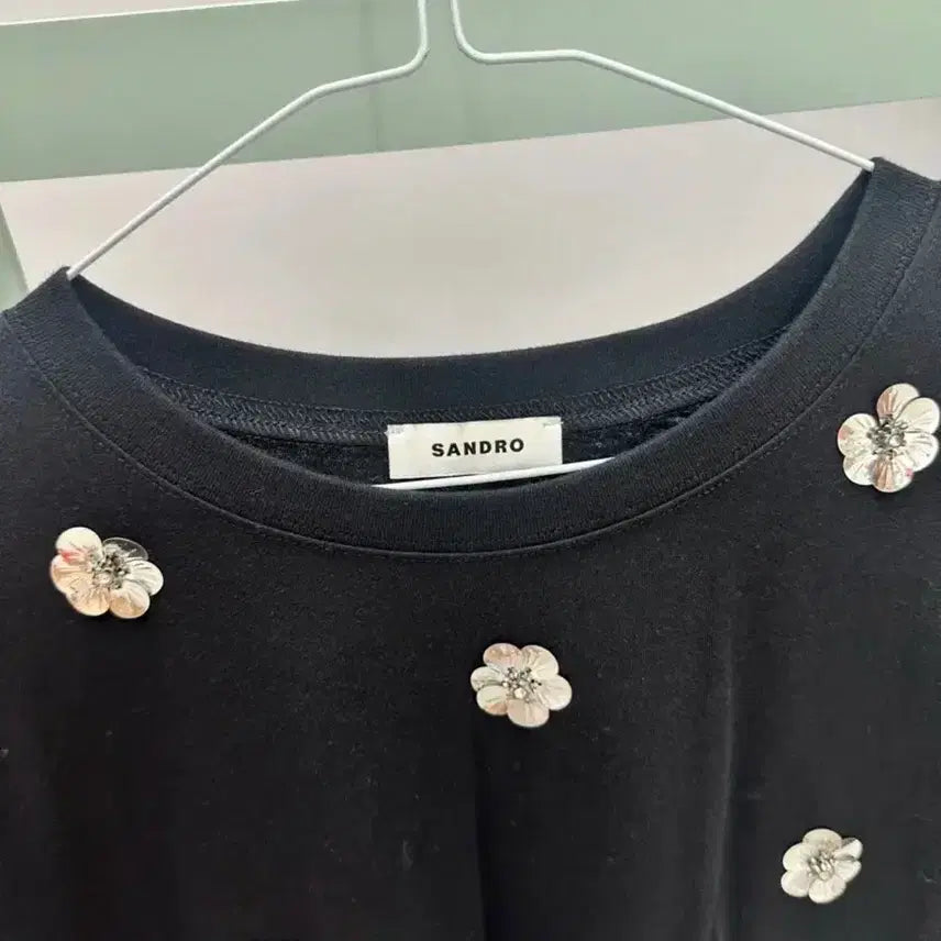 [BUNJANG] Sandro Black Flower Short Sleeve T-Shirt with Glitter / 산드로 sandro 검정 블랙 플라워 반팔 티셔츠 반짝이