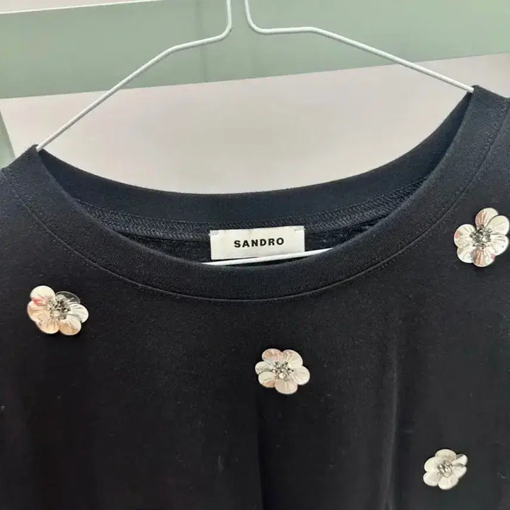 [BUNJANG] Sandro Black Flower Short Sleeve T-Shirt with Glitter / 산드로 sandro 검정 블랙 플라워 반팔 티셔츠 반짝이