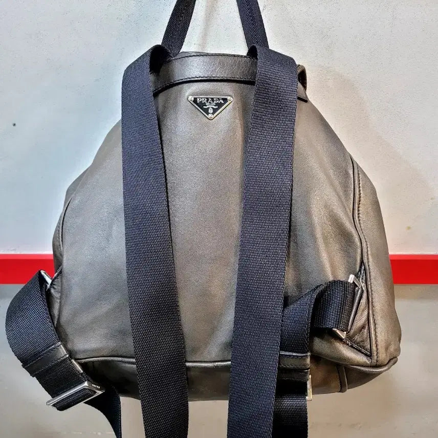 [BUNJANG] Prada Two-Pocket Leather Backpack / 정품 프라다 투 포켓 가죽 백팩