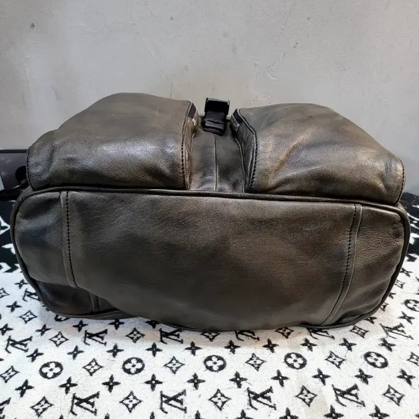 [BUNJANG] Prada Two-Pocket Leather Backpack / 정품 프라다 투 포켓 가죽 백팩