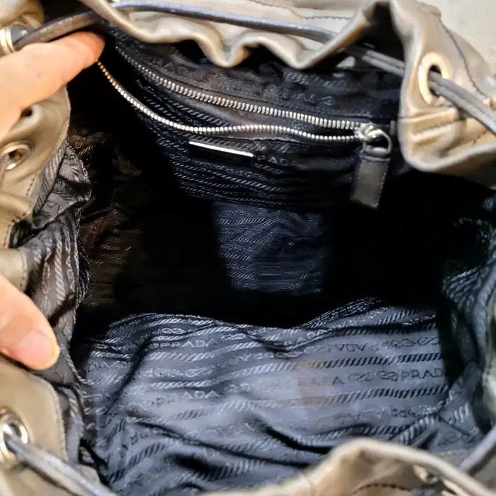 [BUNJANG] Prada Two-Pocket Leather Backpack / 정품 프라다 투 포켓 가죽 백팩