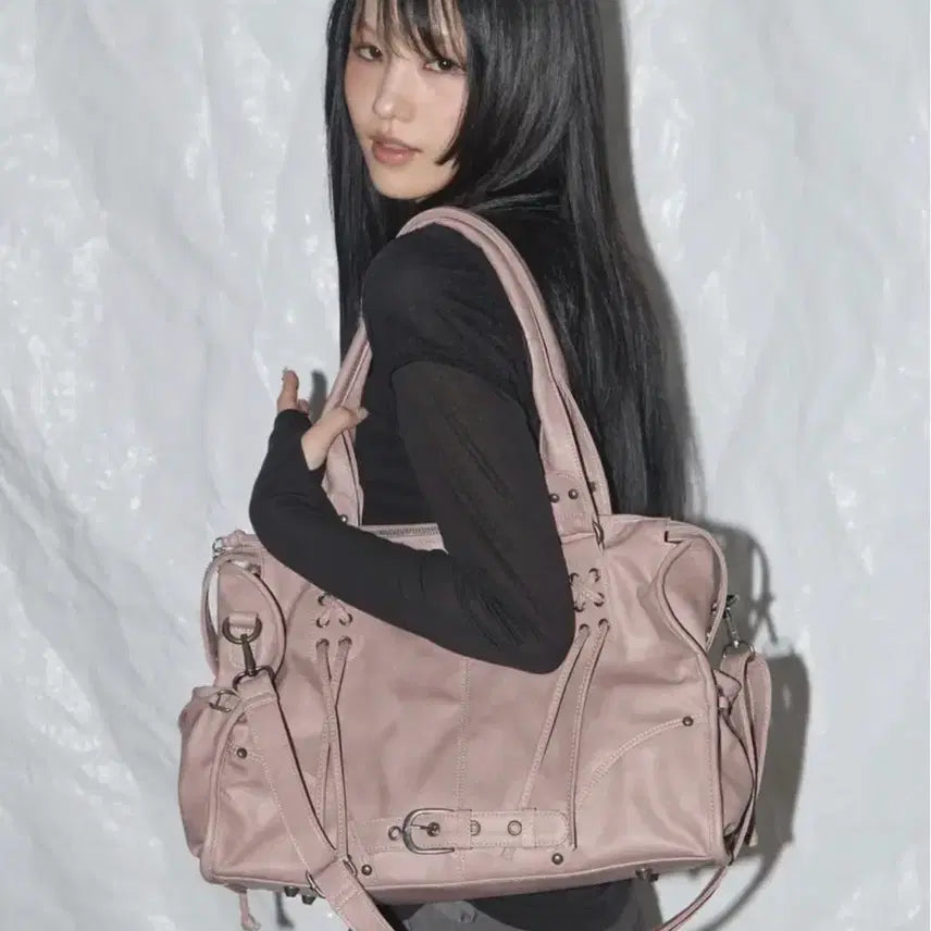 [SOLD OUT] 팬시클럽 벨티드 워싱 레더백 (BABY PINK) F25QE990