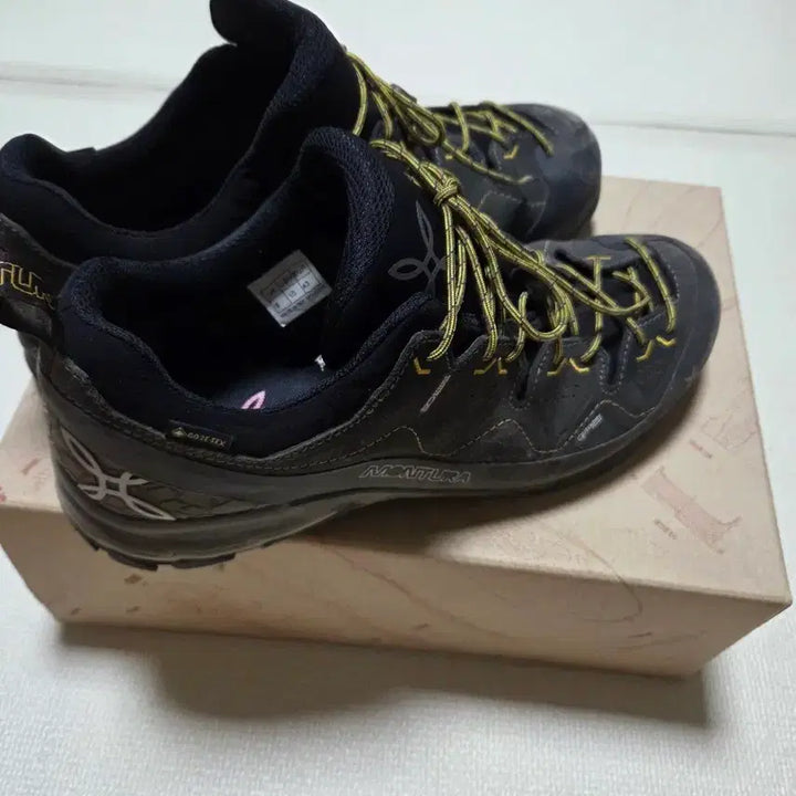 [BUNJANG] Montura Yaru GTX Hiking Boots / 몬츄라 야루 GTX 등산화