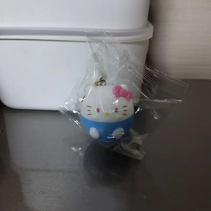 [BUNJANG] Hello Kitty Lighting Figure Keyring / (5월까지 할인)헬로키티 라이팅 피규어 키링(미개봉 새상품)