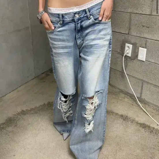 [SOLD OUT] 2000아카이브스 스나이더 디스트레스드 데님 01