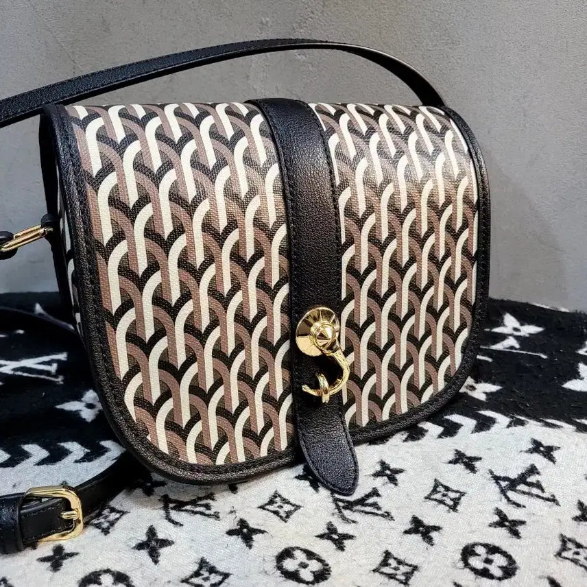 [BUNJANG] Delight Gardena Gothica Black Crossbody Bag / 정품 델레스트 가디나 고티카 블랙 크로스백