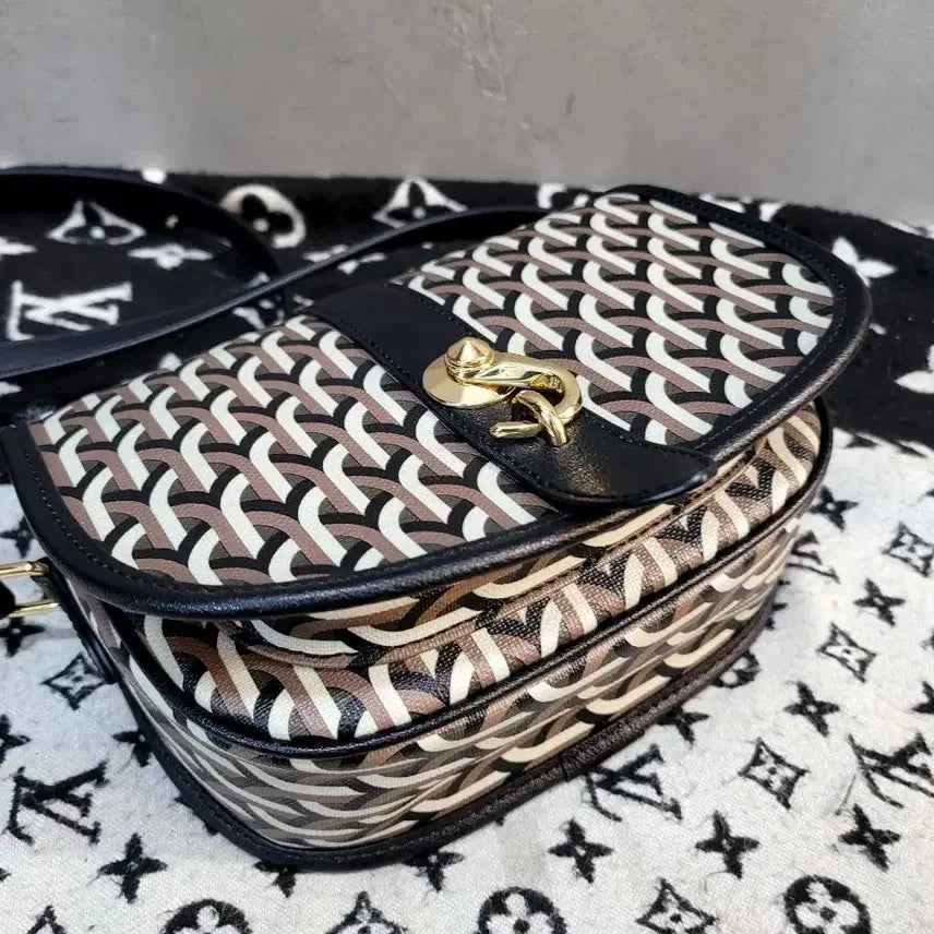 [BUNJANG] Delight Gardena Gothica Black Crossbody Bag / 정품 델레스트 가디나 고티카 블랙 크로스백