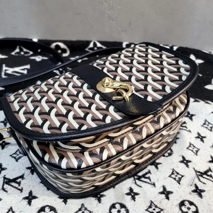 [BUNJANG] Delight Gardena Gothica Black Crossbody Bag / 정품 델레스트 가디나 고티카 블랙 크로스백