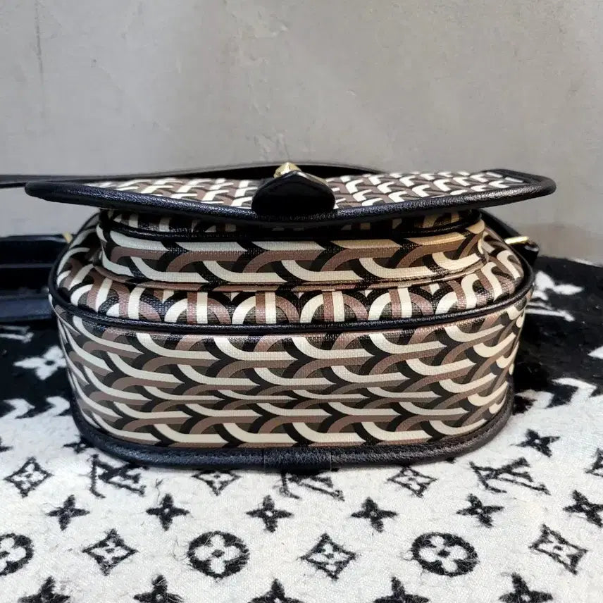 [BUNJANG] Delight Gardena Gothica Black Crossbody Bag / 정품 델레스트 가디나 고티카 블랙 크로스백