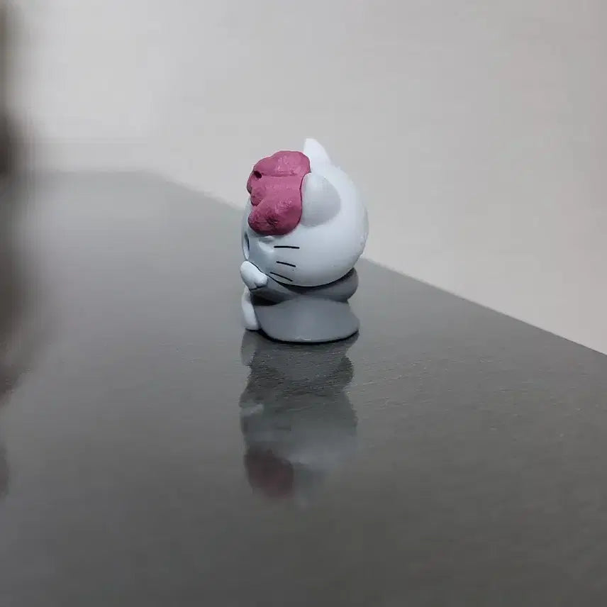 [BUNJANG] Hello Kitty Oyasuminohi Resting Day Gacha Figure (Damaged) / (5월까지 할인)헬로키티 오야스미노히 쉬는날 가챠 피규어 (하자)