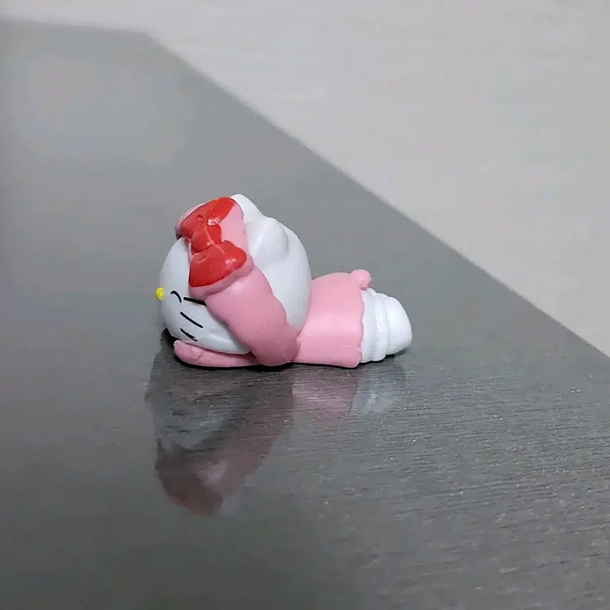 [BUNJANG] Hello Kitty Resting Figure / (5월까지 할인)헬로키티 집에서 쉬는 시간 피규어