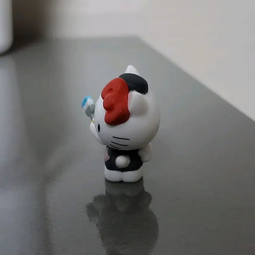 [BUNJANG] Hello Kitty Painter Figure / (5월까지 할인)헬로키티 페인터 피규어