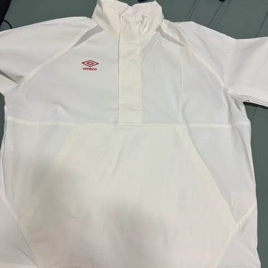 [SOLD OUT] 엄브로 화이트 바람막이 자켓 105