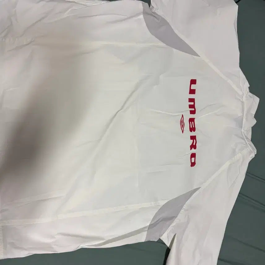 [SOLD OUT] 엄브로 화이트 바람막이 자켓 105