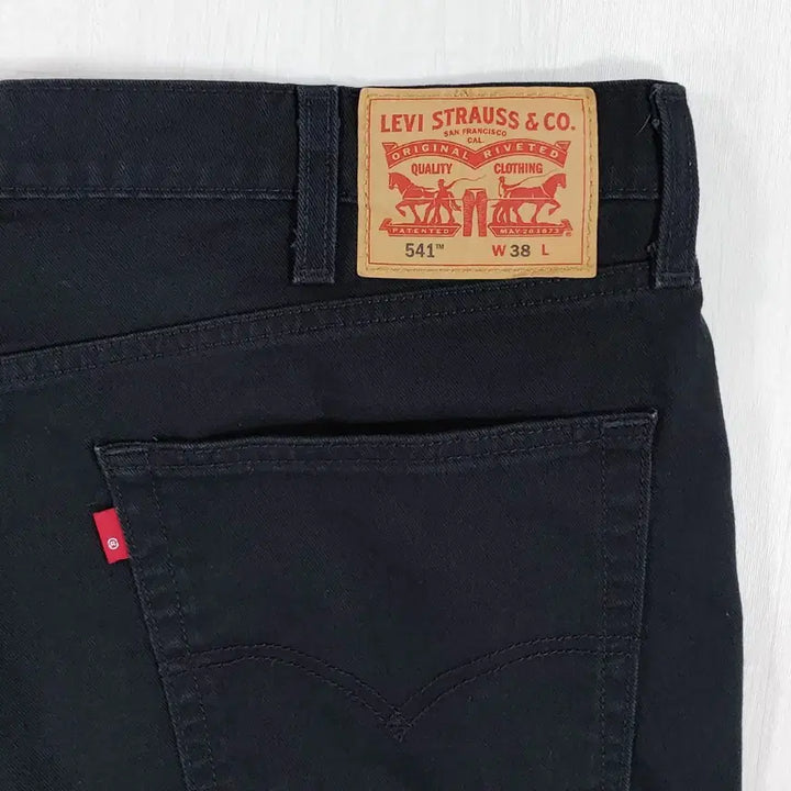 [SOLD OUT] 리바이스 541 블랙진 반바지 38인치