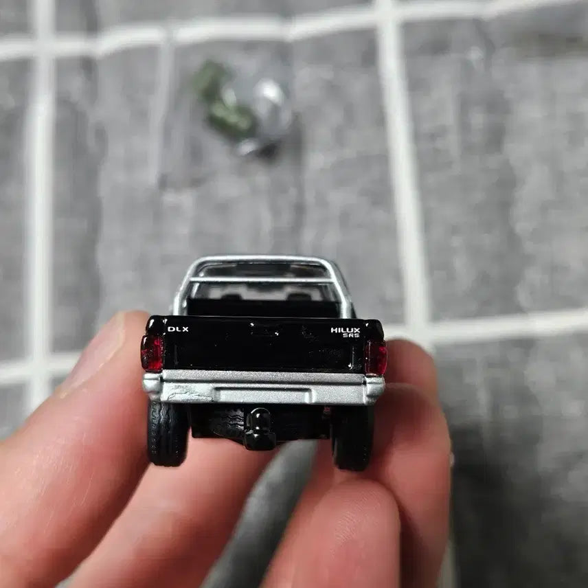 [SOLD OUT] 1:64 1/64 JKM 도요타 하이럭스 1993 다이캐스트