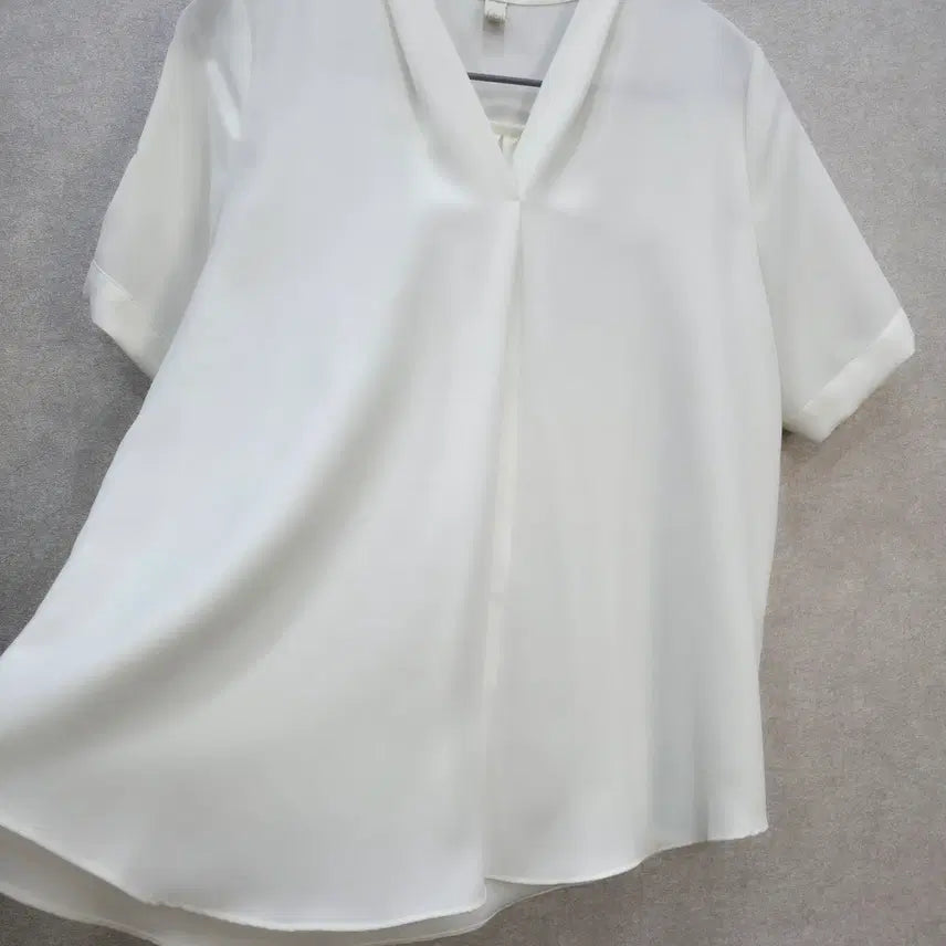 [BUNJANG] ATTRANGS V-Neck Chiffon Blouse / 아뜨랑스  브이넥 쉬폰 블라우스 ATTRANGS