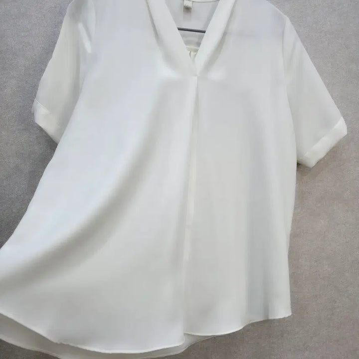 [BUNJANG] ATTRANGS V-Neck Chiffon Blouse / 아뜨랑스  브이넥 쉬폰 블라우스 ATTRANGS