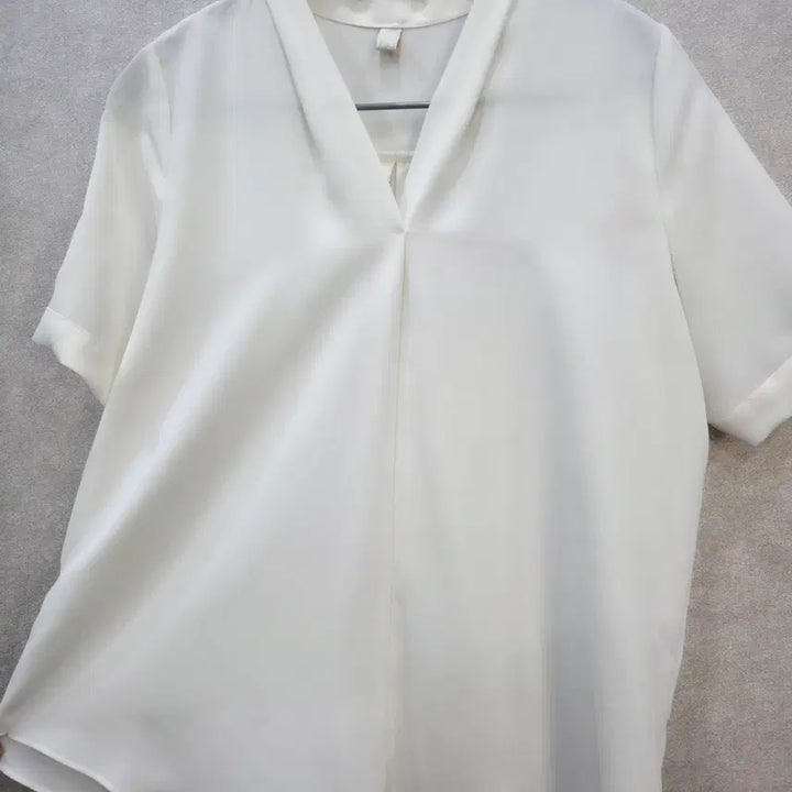 [BUNJANG] ATTRANGS V-Neck Chiffon Blouse / 아뜨랑스  브이넥 쉬폰 블라우스 ATTRANGS