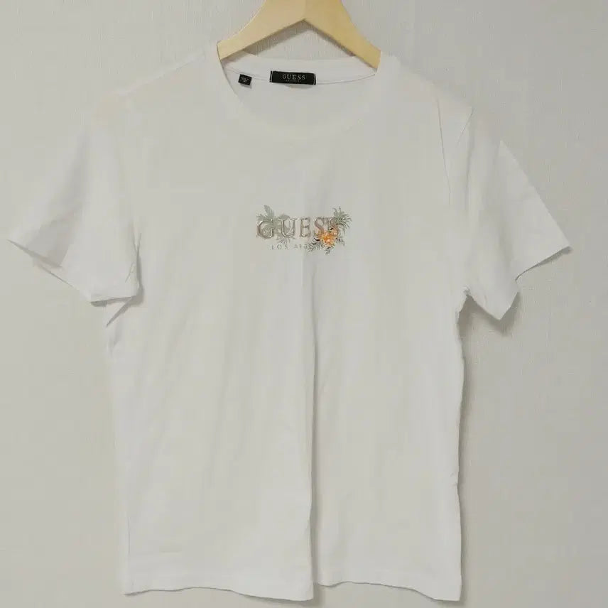 [BUNJANG] GUESS Flower Logo White T-shirt (M) / 게스(GUESS) 화이트 플라워 로고 반팔 티셔츠 (M)