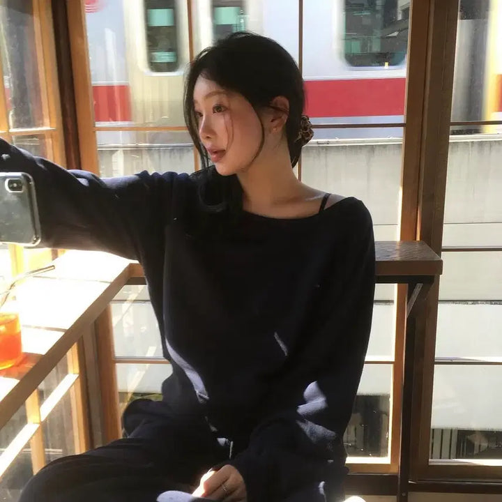 [BUNJANG] Onedmin Off Shoulder Sweatshirt / 온드민 off shoulder sweatshirts 언발 오프숄더 맨투맨