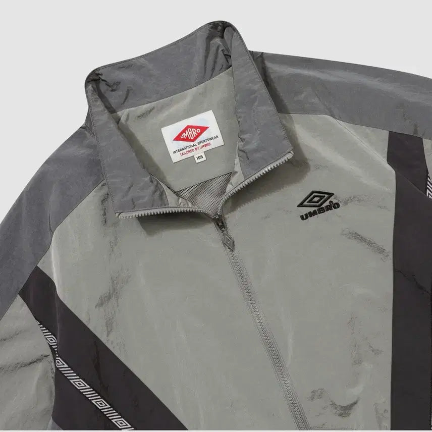[BUNJANG] HBL 노팅엄 스탠넥 웜업 바람막이 자켓 / GREY KHAKI / HBL 노팅엄 스탠넥 웜업 바람막이 자켓 / GREY KHAKI