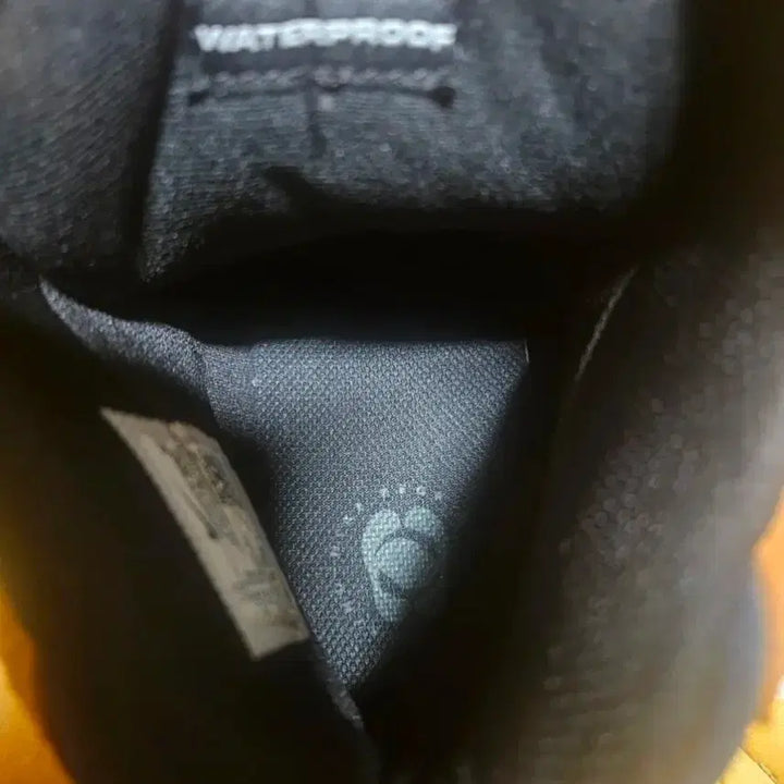[SOLD OUT] 나이키 acg 토레 미드 280