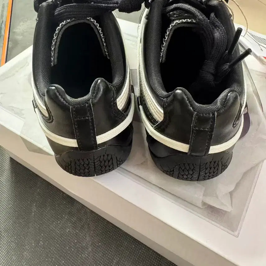 [SOLD OUT] 푸마 x 로제 스피드캣 PRM 블랙 웜 화이트 250MM