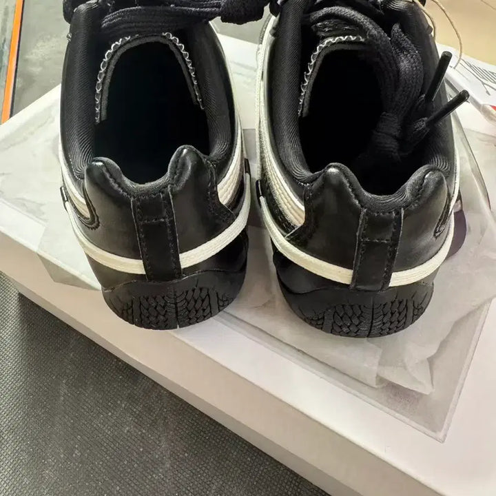 [SOLD OUT] 푸마 x 로제 스피드캣 PRM 블랙 웜 화이트 250MM