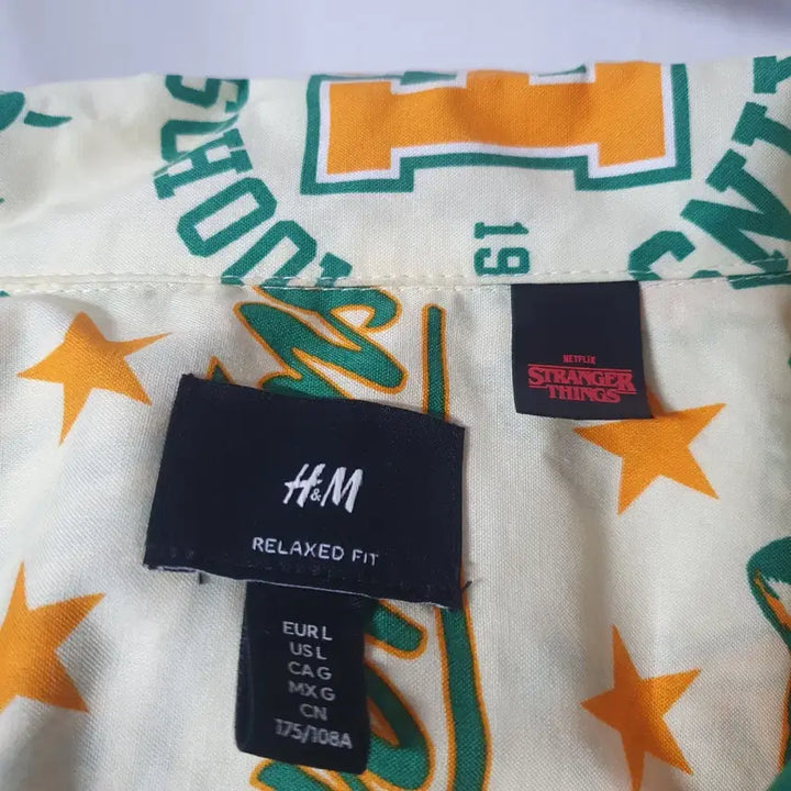 [BUNJANG] H&amp;M Stranger Things Hawkins High School Short Sleeve Shirt / 기묘한이야기 호킨스 고등학교 반팔셔츠 XL 105