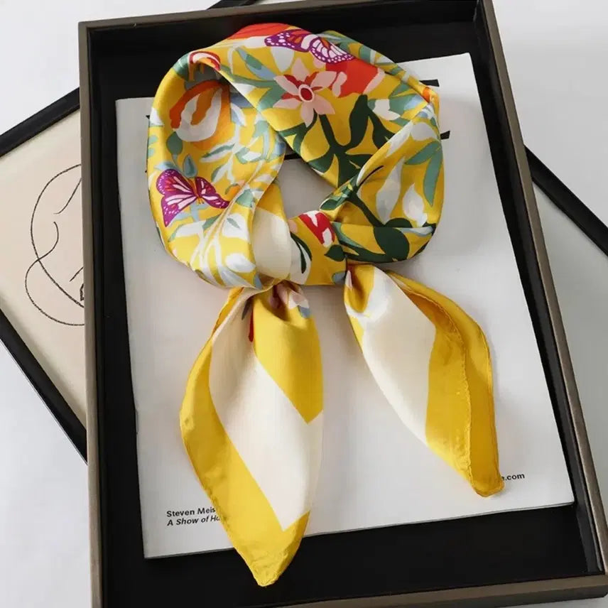 [BUNJANG] Floral Butterfly Pattern Scarf / 플라워 나비 패턴 스카프