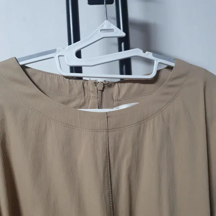 [BUNJANG] Izzatbaba Beige Summer Midi Dress (77) / 아이잗바바 여름 반팔원피스 베이지 여성 77