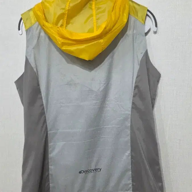 [SOLD OUT] 디스커버리 후드 바람막이 조끼 그레이/옐로우