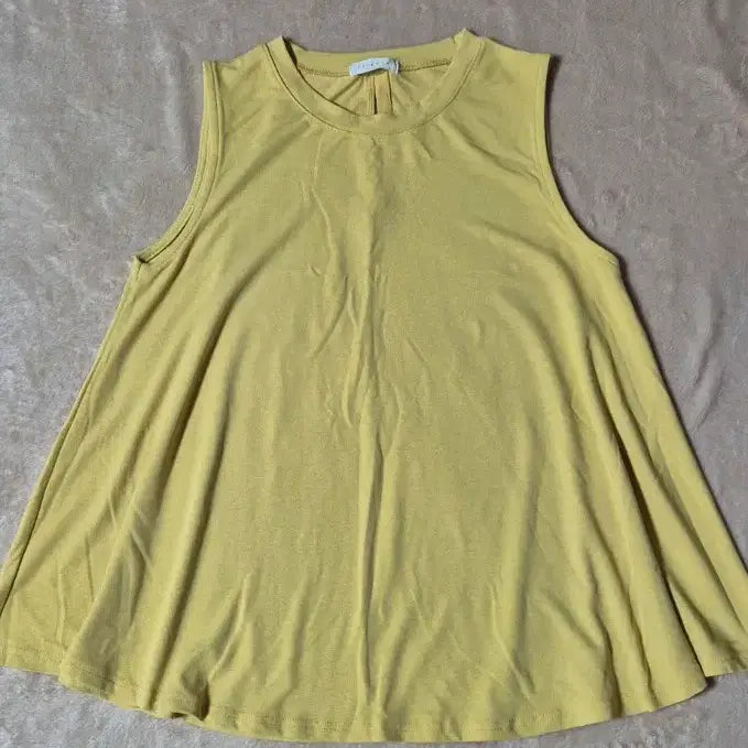 [BUNJANG] Sleeveless Yellow T-shirt / 민소매 티셔츠