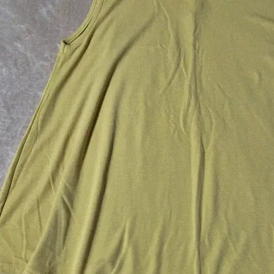 [BUNJANG] Sleeveless Yellow T-shirt / 민소매 티셔츠